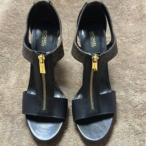 1 Michael Kors, two-tone, zip heels
BLACK FRIDAY DEALS CHECK OUT MY CLOSET - Picture 2 of 8